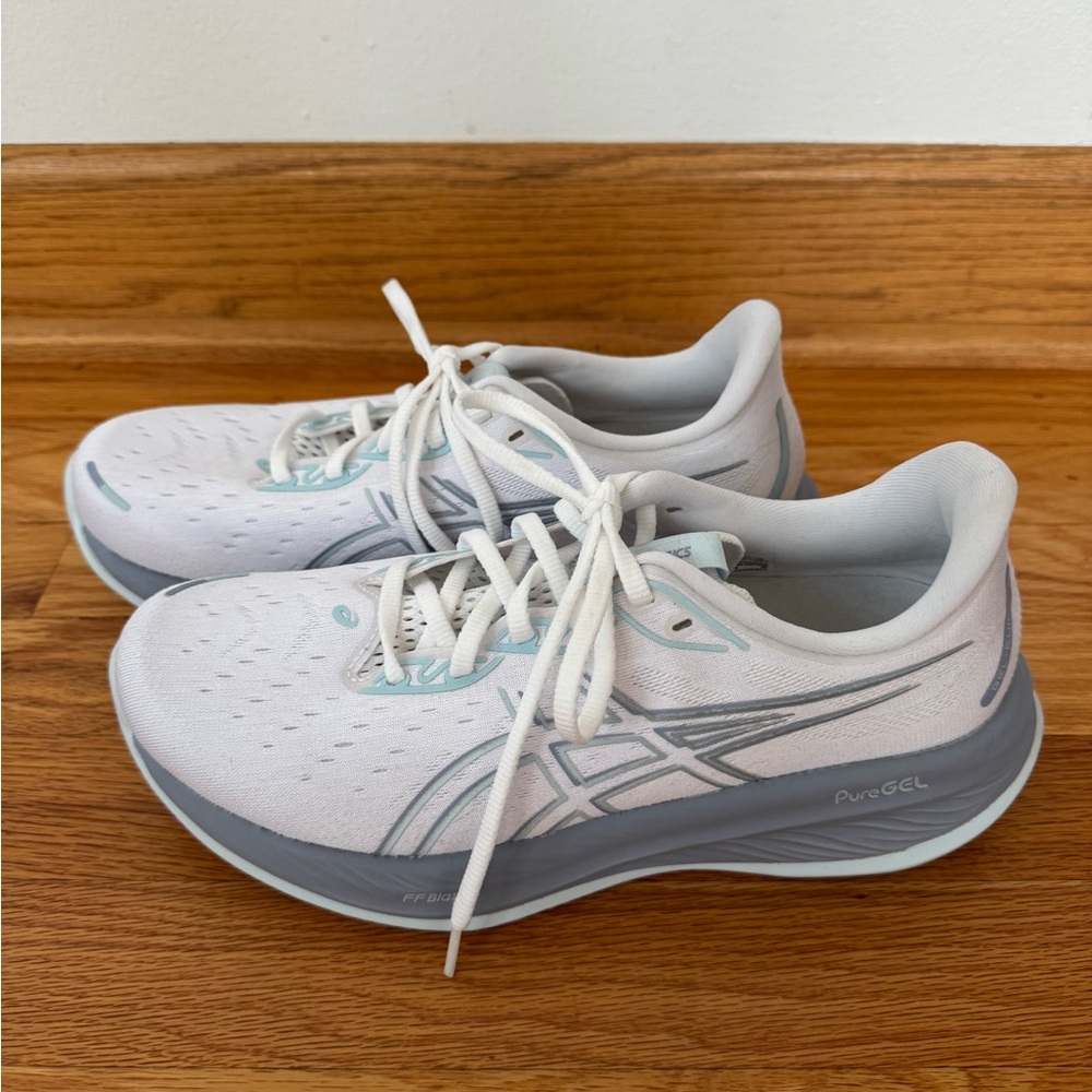 ASICS Women's GEL-CUMULUS 27 Athletic Running Shoes - White & Light Gray Size 8